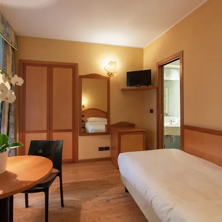Otel Bologna 2*