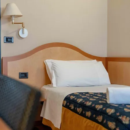 Otel Bologna 2*