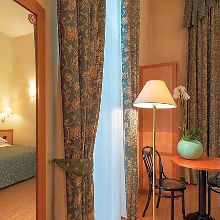 Otel Bologna 2*